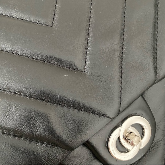 Black Chevron Quilted 15" Large Leather Convertible Crossbody Shoulder Bag C6 - Picture 8 of 13